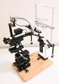 A close-up of a microscope
Description automatically generated