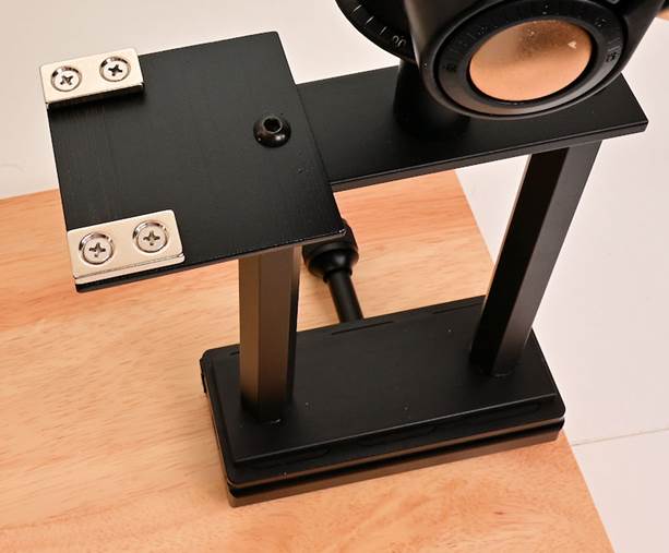 A black metal object with a black base
Description automatically generated with medium confidence